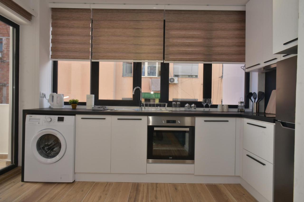 Tirana Central Apartments Bagian luar foto